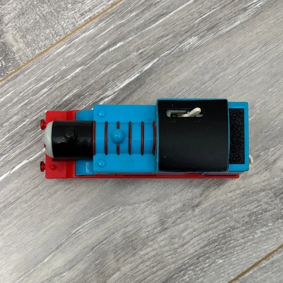Motorized Trackmaster Thomas - Not Working - Picture 5 of 9